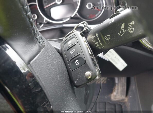 3VWFD7AT5JM706246 2018 VOLKSWAGEN BEETLE White Dashboard view