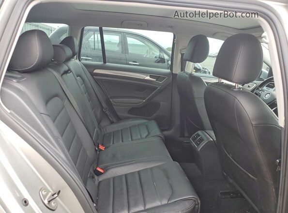 3VWH17AU4HM529841 2017 VOLKSWAGEN GOLF Silver 