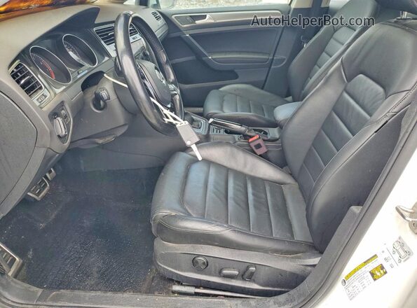 3VWH17AU4JM752600 2018 VOLKSWAGEN GOLF Белый Вид салона спереди