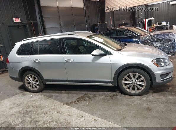 3VWH17AU8HM511388 2017 VOLKSWAGEN GOLF Silver უკანა სალონის ხედი