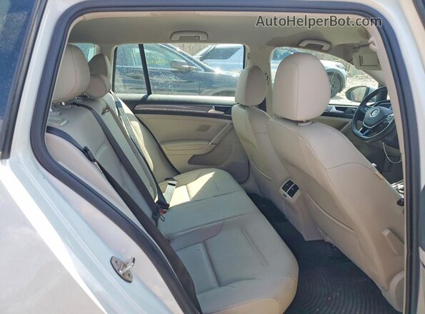 3VWH17AU8HM533438 2017 VOLKSWAGEN GOLF White Հետևի նստատեղերի տեսք