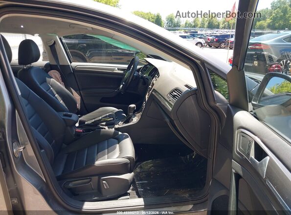 3VWH17AU8JM754205 2018 VOLKSWAGEN GOLF Gray Front interior view