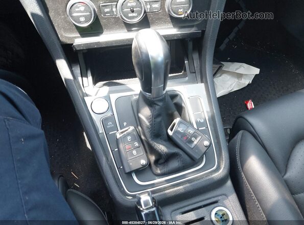 3VWH17AU8KM520096 2019 VOLKSWAGEN GOLF Gray Widok deski rozdzielczej