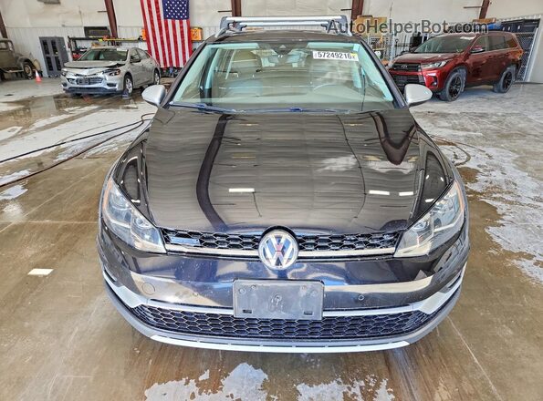 3VWH17AU9JM756237 2018 VOLKSWAGEN GOLF Черный Вид спереди