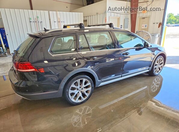 3VWH17AU9JM756237 2018 VOLKSWAGEN GOLF Черный Задняя правая четверть