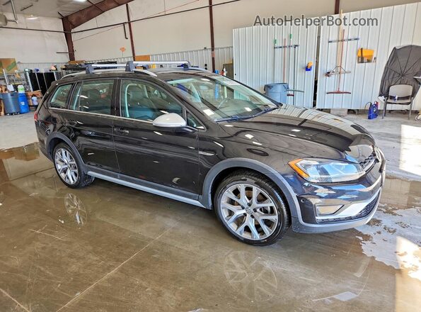 3VWH17AU9JM756237 2018 VOLKSWAGEN GOLF Черный Передняя правая четверть