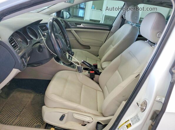 3VWM17AU1JM759437 2018 VOLKSWAGEN GOLF White Front interior view