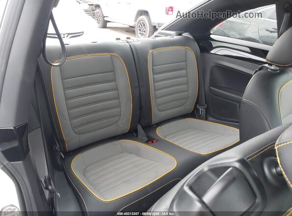 3VWS17AT4HM624932 2017 VOLKSWAGEN BEETLE White Vista de la etiqueta del VIN