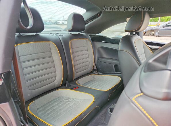 3VWSD7AT7JM708014 2018 VOLKSWAGEN BEETLE Black Հետևի նստատեղերի տեսք