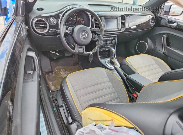 3VWSD7AT7JM708014 2018 VOLKSWAGEN BEETLE Black Առջևի վահանակի տեսք