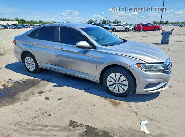 3VWCB7BU7LM022124 2020 VOLKSWAGEN JETTA Серебряный Вид спереди