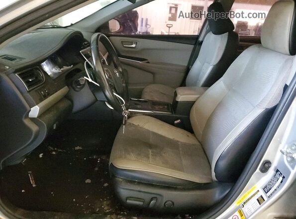 4T1BF1FK7HU670103 2017 TOYOTA CAMRY Silver Вид панелі приладів