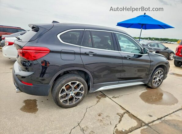 WBXJG7C00M5U01077 2021 BMW X1 Black Przód prawy