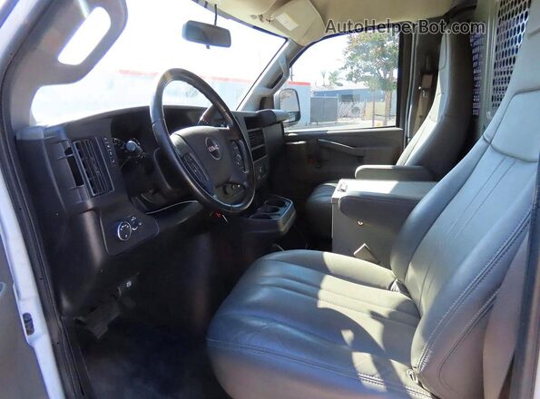 1GTW7AFP9L1129384 2020 GMC SAVANA White Հետևի նստատեղերի տեսք