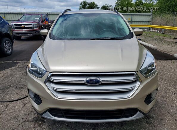 1FMCU9HD3JUA40947 2018 FORD ESCAPE Gold Widok z tyłu