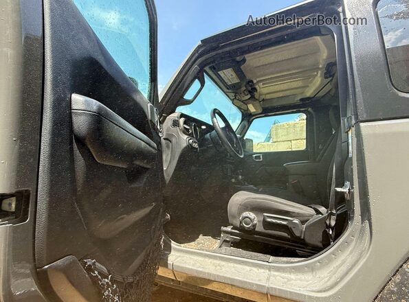 1C4GJXAN7JW221947 2018 JEEP WRANGLER Gray Vista interior delantera