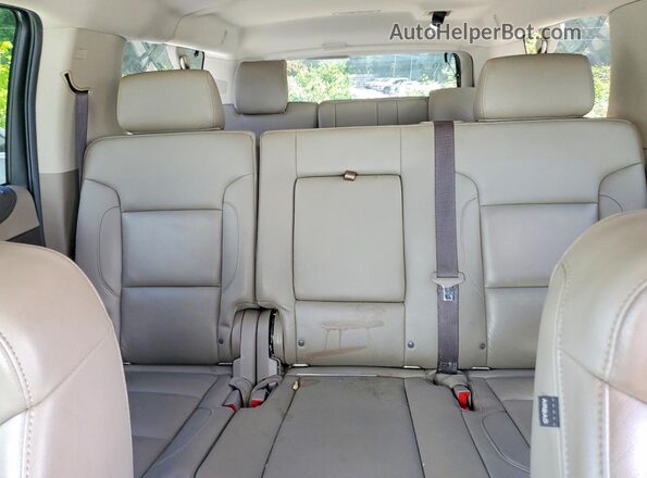 1GNSCHKCXKR178204 2019 CHEVROLET SUBURBAN White Vista interior trasera