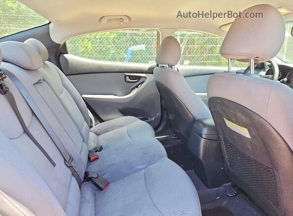 5NPDH4AE0GH757831 2016 HYUNDAI ELANTRA Red Vista interior trasera
