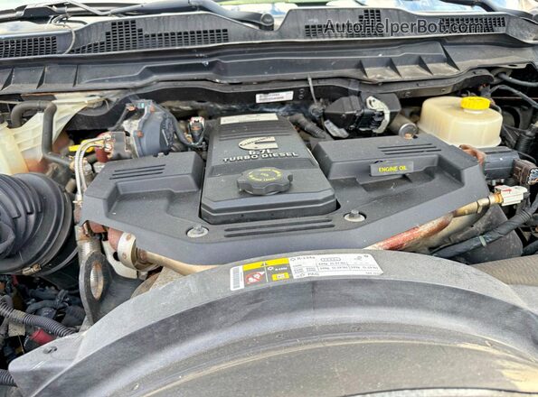 3C6UR5JL0JG273487 2018 RAM 2500 Черный Вид салона спереди