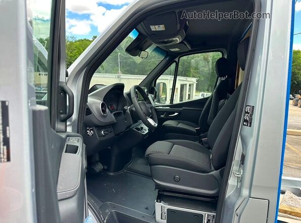 W1X9N33Y1SN355924 2025 MERCEDES-BENZ SPRINTER Silver 