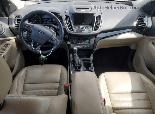 1FMCU9J97HUE04173 2017 FORD ESCAPE Белый Вид щитка приборов