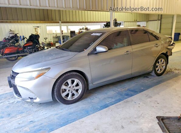 4T1BF1FK7HU670103 2017 TOYOTA CAMRY Silver Задня ліва чверть