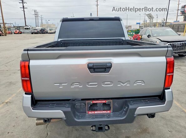 3TMKB5FN6TM062846 2026 TOYOTA TACOMA Silver Widok wnętrza z przodu