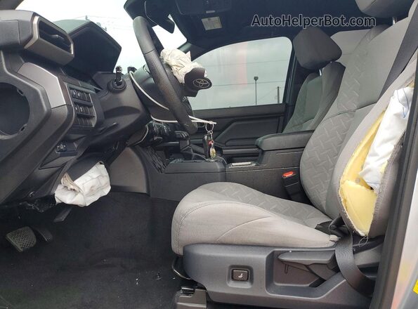 3TMKB5FN6TM062846 2026 TOYOTA TACOMA Silver Widok deski rozdzielczej