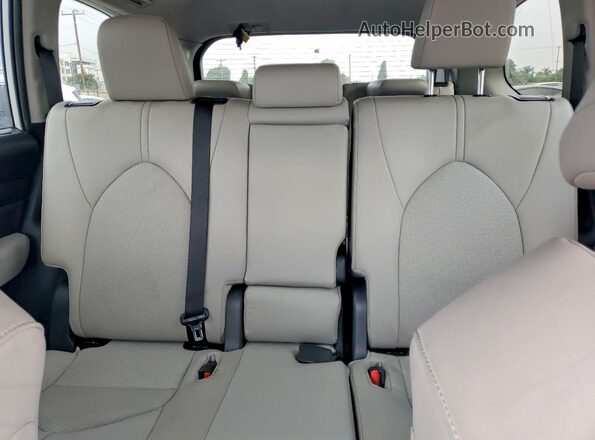 5TDAAAB59TS107596 2026 TOYOTA GRAND White Вид задньої частини салону