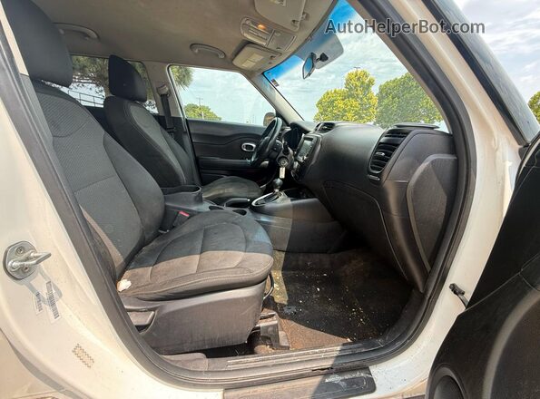 KNDJP3A58K7655593 2019 KIA SOUL White Вид ззаду