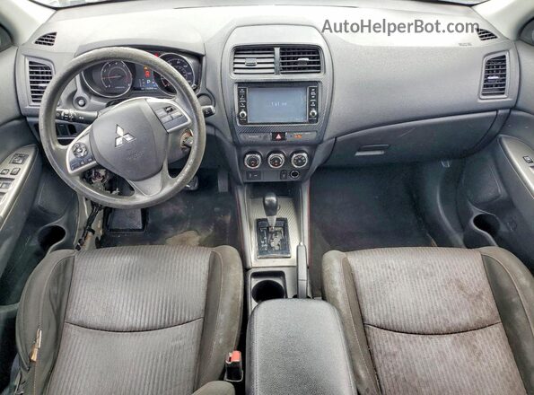 JA4AP3AU0JU002919 2018 MITSUBISHI OUTLANDER Silver Вид щитка приладів