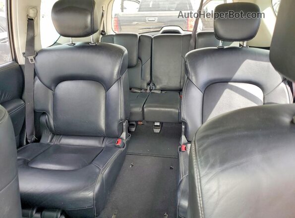 JN8AZ2NF0H9646346 2017 INFINITI QX80 Silver Widok wnętrza z tyłu