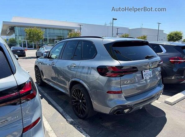 5UX13EU02S9X86691 2025 BMW X5 Серый Передняя правая четверть