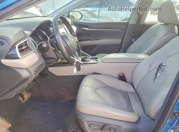 4T1B61HK5JU067654 2018 TOYOTA CAMRY Blue წინა პანელის ხედი
