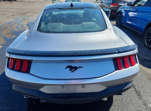 1FA6P8TH3T5113251 2026 FORD MUSTANG Серебряный Вид салона спереди