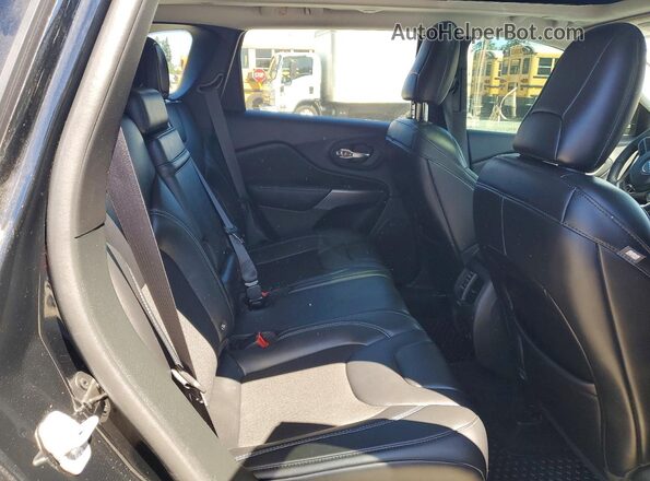 1C4PJMLN6KD192773 2019 JEEP CHEROKEE Black Rear interior view