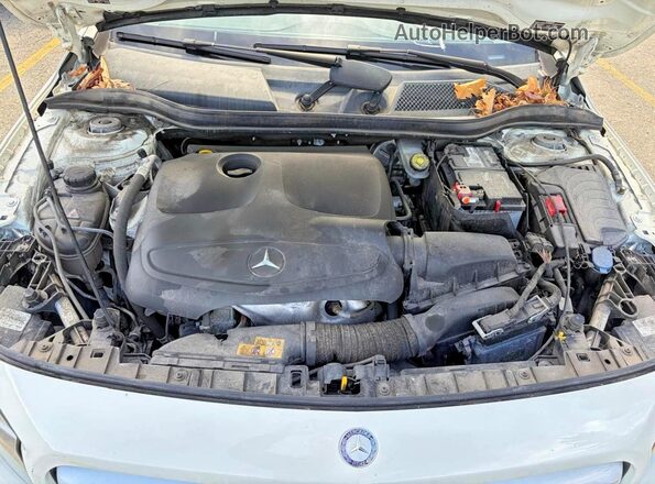 WDCTG4EB6GJ235494 2016 MERCEDES-BENZ GLA White Vista del salpicadero