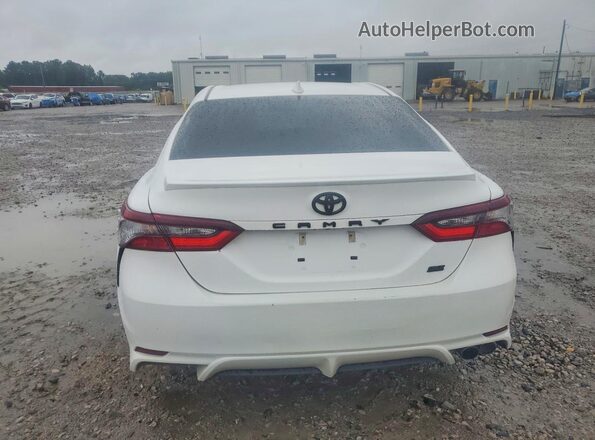 4T1G11AK8MU555239 2021 TOYOTA CAMRY White Widok wnętrza z przodu