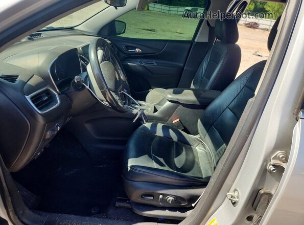 2GNAXSEV7J6227072 2018 CHEVROLET EQUINOX Silver Widok deski rozdzielczej