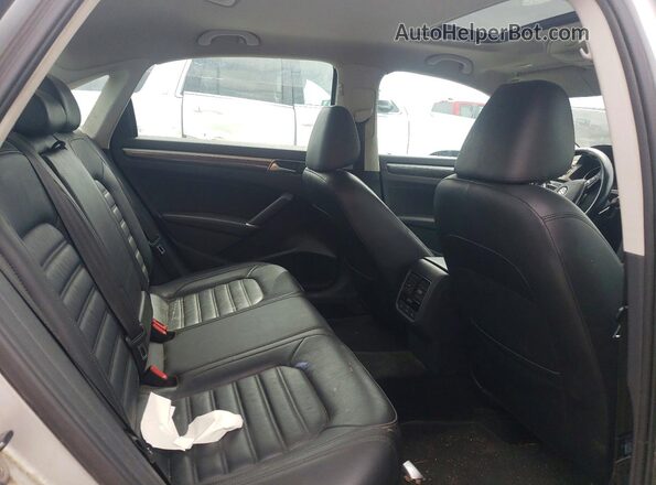 1VWCT7A37HC002972 2017 VOLKSWAGEN PASSAT Серебряный 