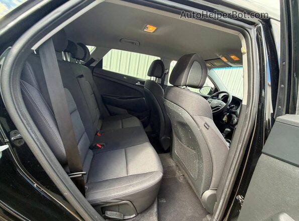 KM8J23A47JU700492 2018 HYUNDAI TUCSON Черный Вид салона спереди