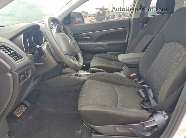 JA4APUAUXMU028325 2021 MITSUBISHI OUTLANDER White Widok deski rozdzielczej