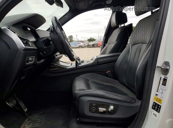 5UXCX4C55KLB39499 2019 BMW X7 White 