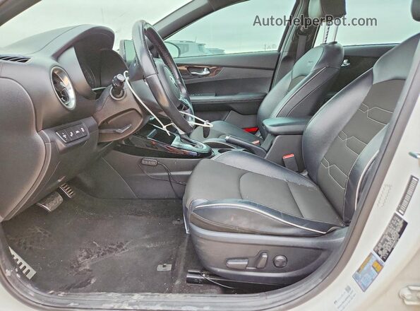 3KPF34AD2ME295125 2021 KIA FORTE White Vista del salpicadero