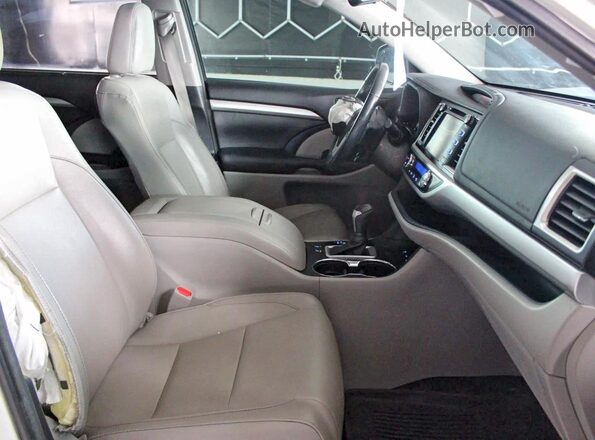 5TDJZRFH4JS883515 2018 TOYOTA HIGHLANDER White Вид ззаду