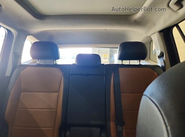 3VV2B7AX8JM084771 2018 VOLKSWAGEN TIGUAN Black Սալոնի հետևի տեսք