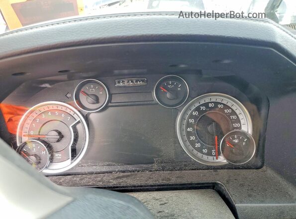 1C6RR7VT9JS205399 2018 RAM 1500 Blue Вид задніх сидінь