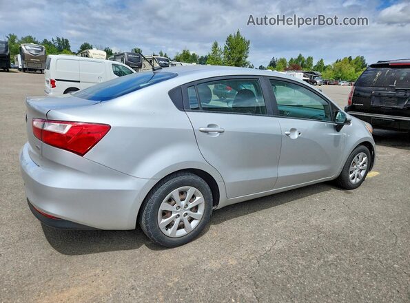 KNADM4A33H6026233 2017 KIA RIO Silver Delantero derecho