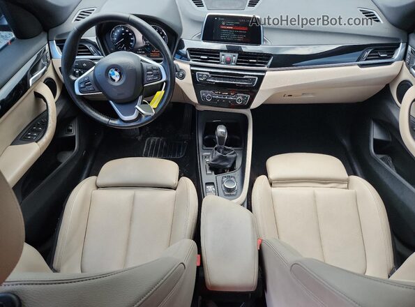 WBXHU7C30J3H43138 2018 BMW X1 Black Vista del cuadro de instrumentos