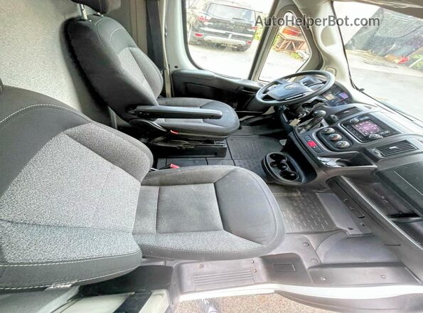 3C6TRVDG1KE563504 2019 RAM PROMASTER White Rear seats view
